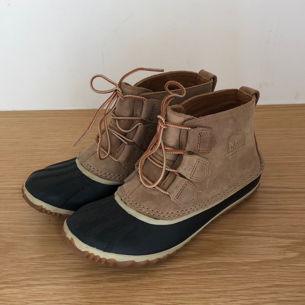 Sorel out and about boots rain snow